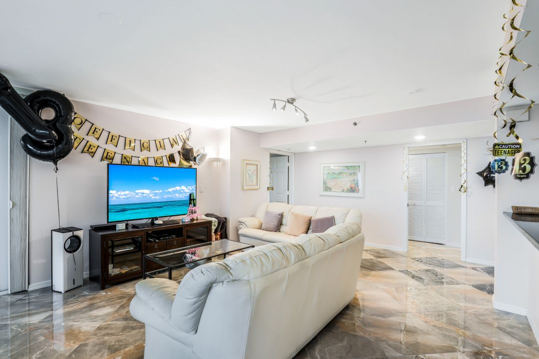 6585 Nicholas Blvd #703, Naples, FL 34108