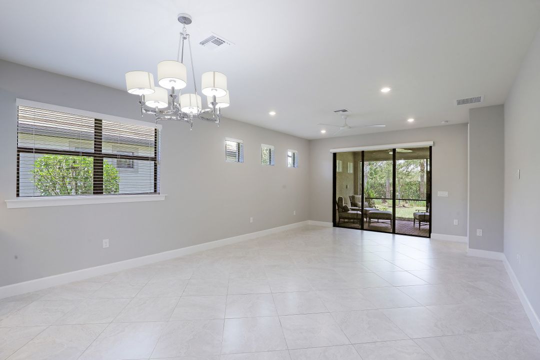 7650 Jacaranda Ln, Naples, FL 34114