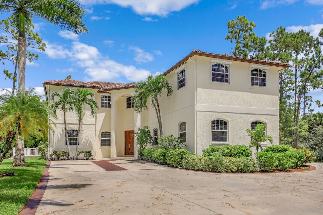 5645 Spanish Oaks Ln, Naples, FL 34119