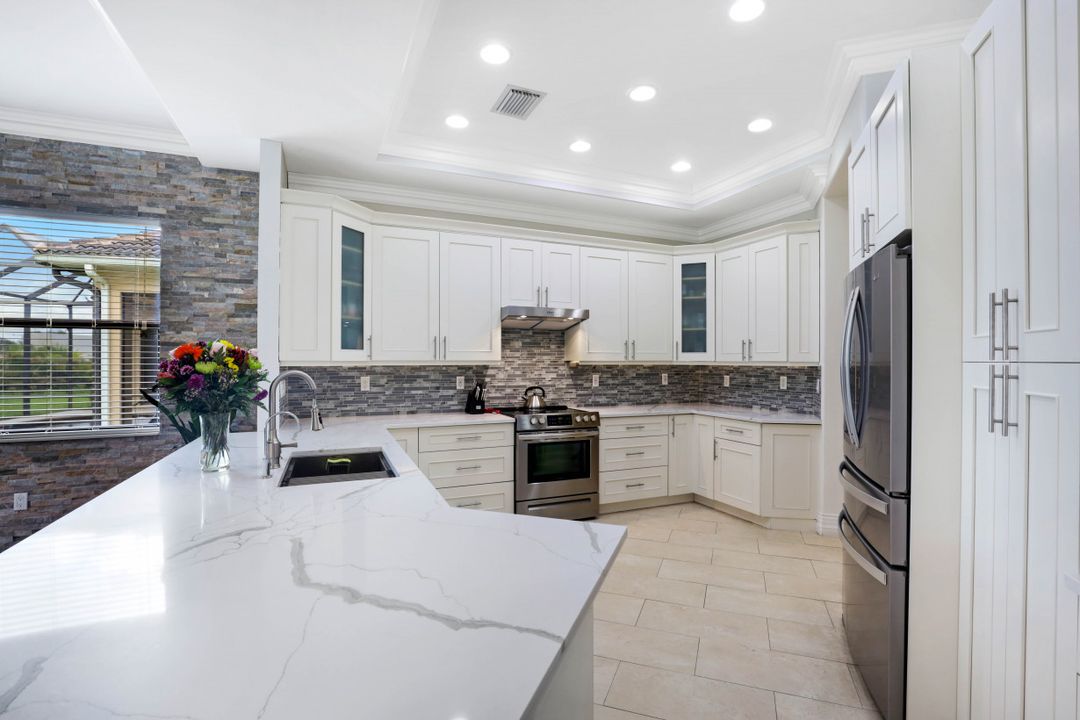 1434 Serrano Cir, Naples, FL 34105