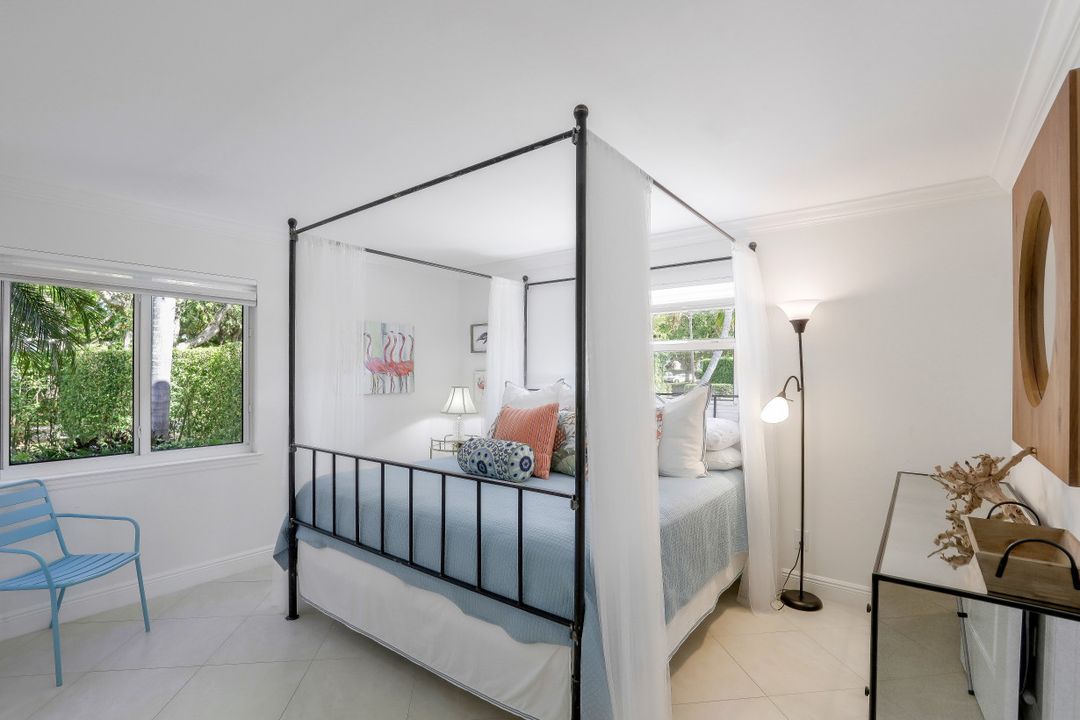 960 7th St S #101, Naples, FL 34102