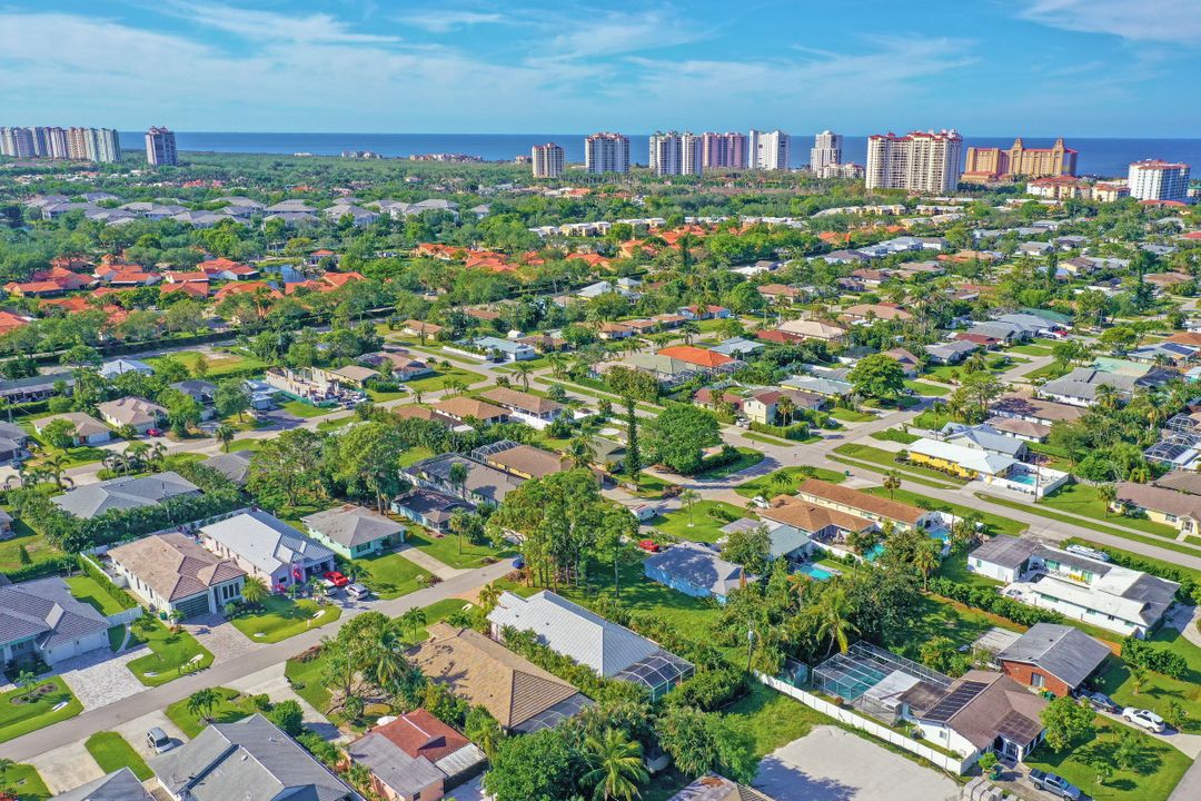 721 93rd Ave N, Naples, FL 34108
