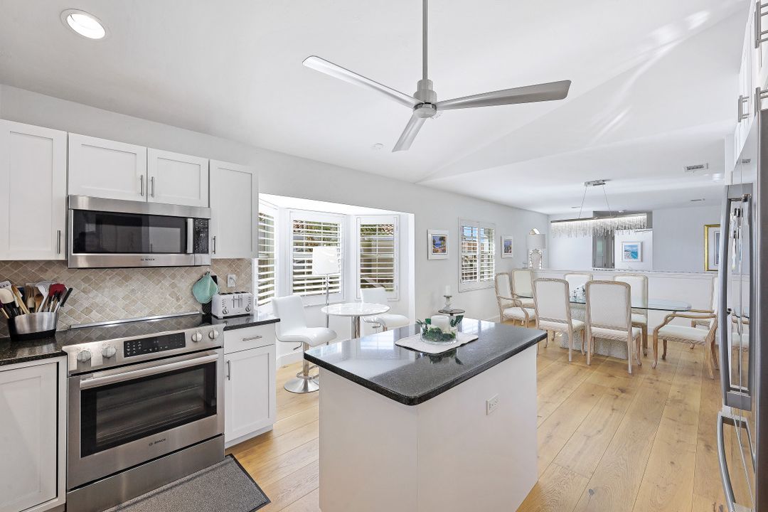 3552 Windjammer Cir #902, Naples, FL 34112