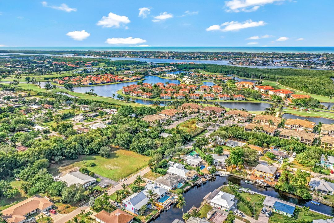 2631 Lakeview Dr, Naples, FL 34112