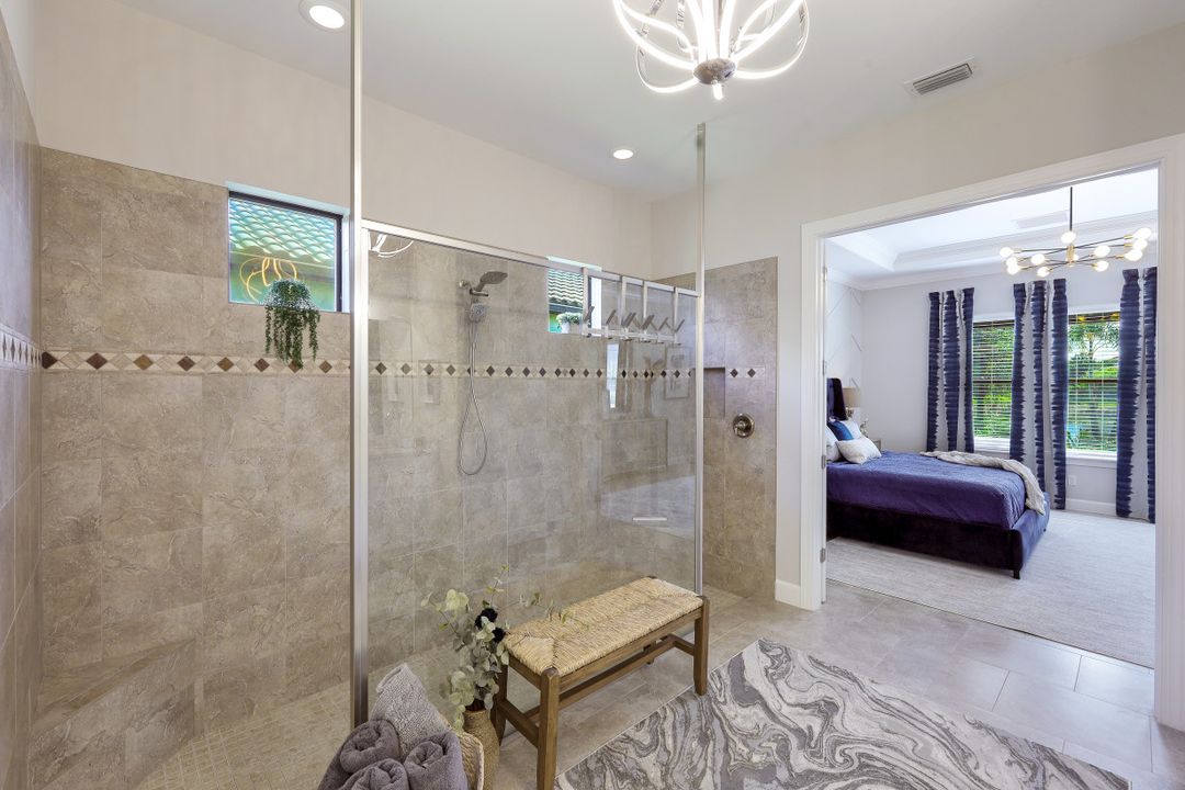 9243 Rialto Ln, Naples, FL 34119