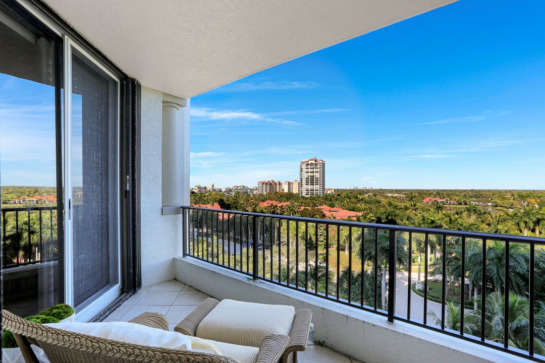 8960 Bay Colony Dr #703, Naples, FL 34108