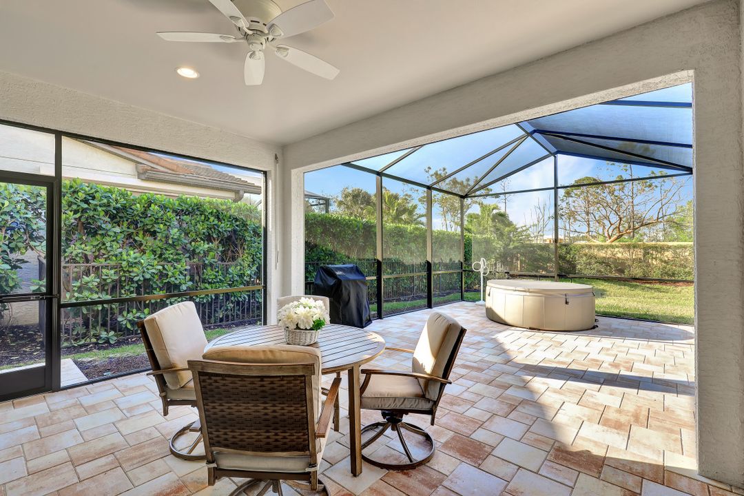 16341 Camden Lakes Cir, Naples, FL 34110