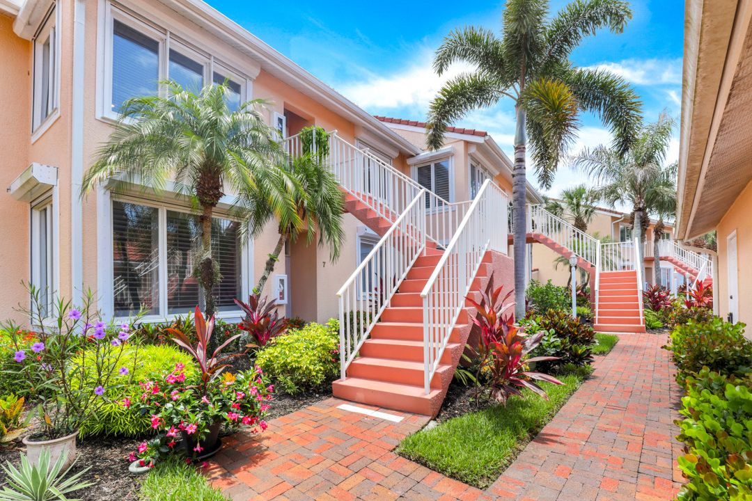 2395 Hidden Lake Dr #8, Naples, FL 34112