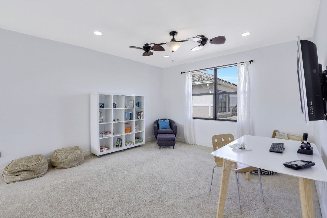 3718 Pleasant Springs Dr, Naples, FL 34119