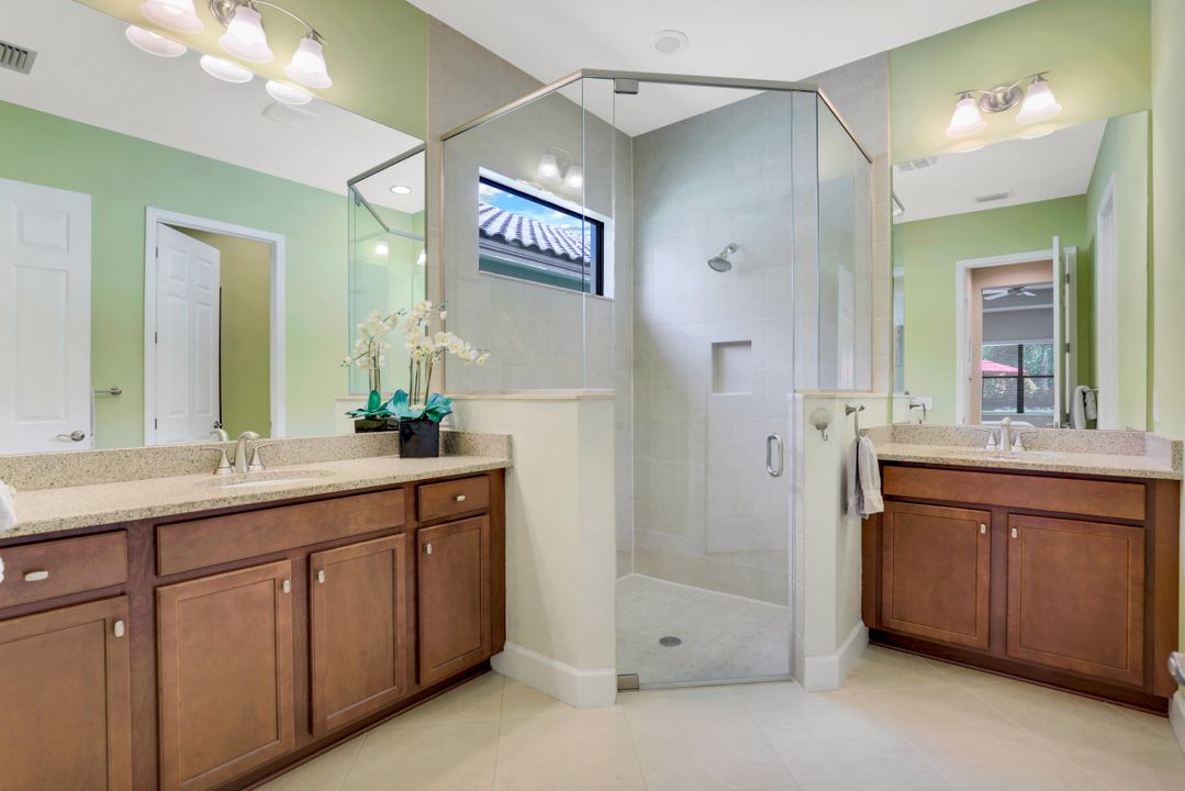 9097 Isla Bella Cir, Bonita Springs, FL 34135