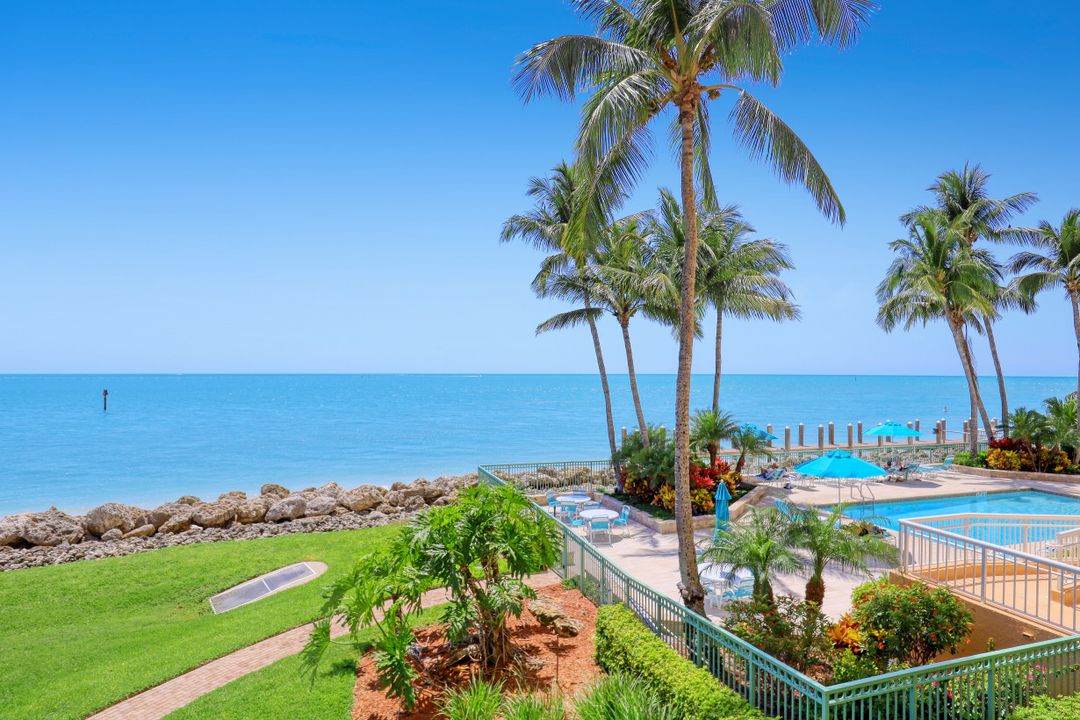 990 Cape Marco Dr #102, Marco Island, FL 34145