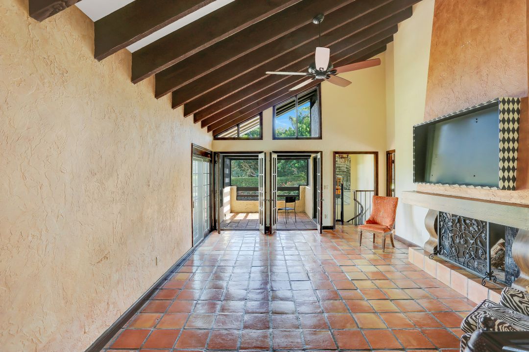 5850 Pelican Bay Blvd #D, Naples, FL 34108