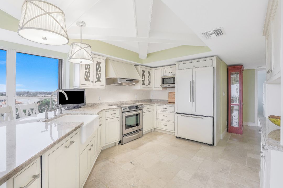 4451 Gulf Shore Blvd N, Naples, FL 34103