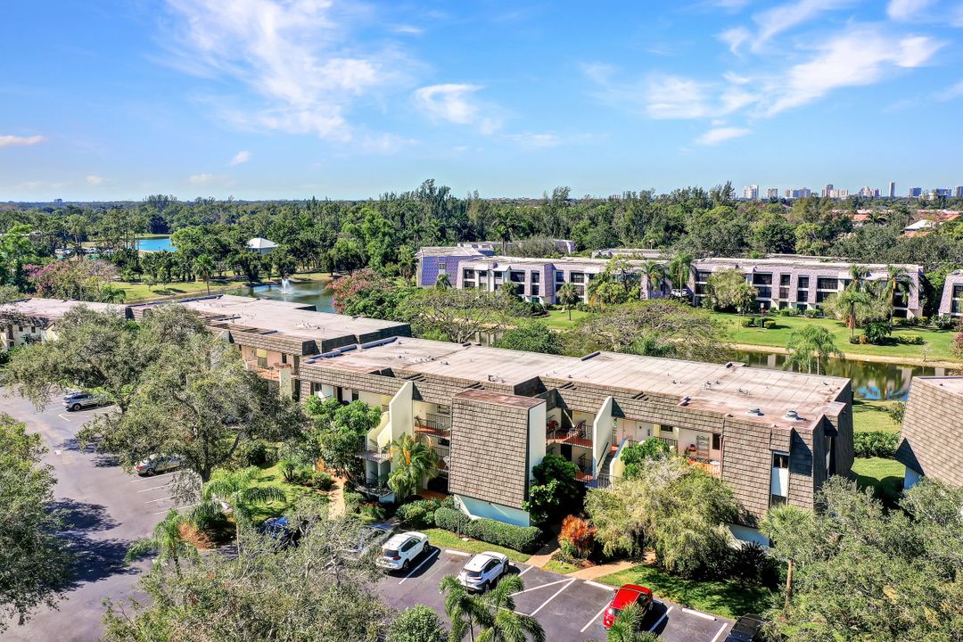 1617 Spoonbill Ln, Naples, FL 34105