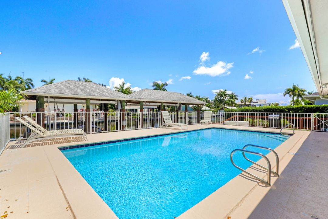 139 Bayview Ave, Naples, FL 34108