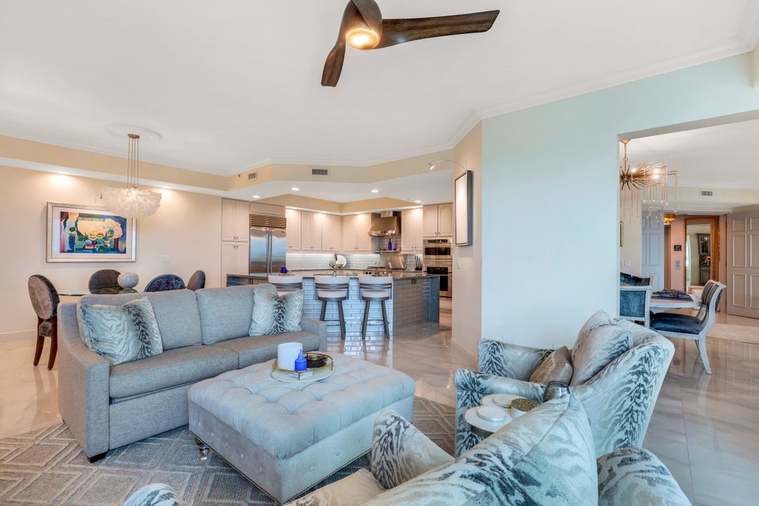 285 Grande Way #1204, Naples, FL 34110