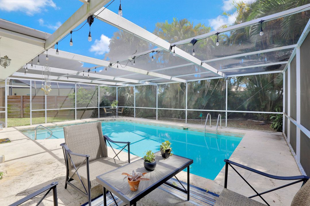 2824 Poinciana St, Naples, FL 34105