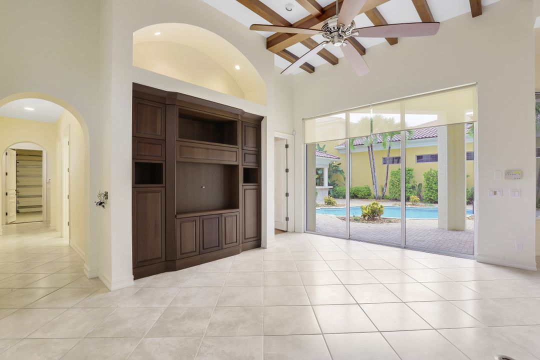 9155 Torrefino Ct, Naples, FL 34109