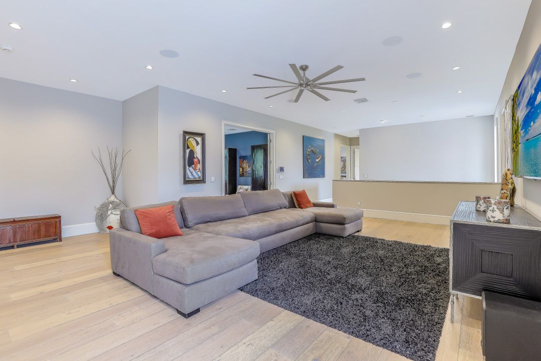 1824 Alamanda Dr, Naples, FL 34102