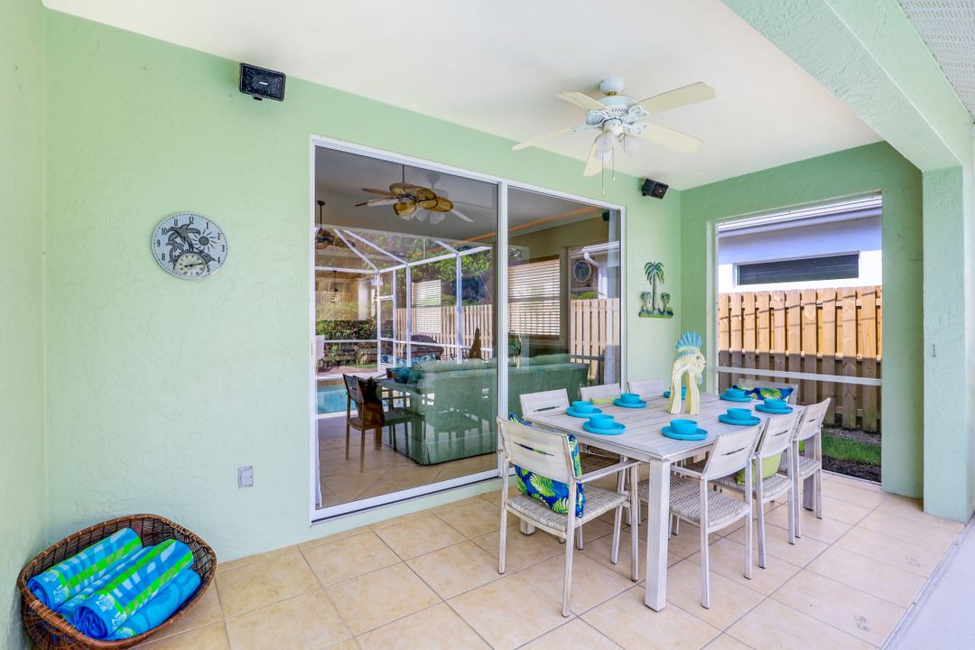 557 96th Ave N, Naples, FL 34108