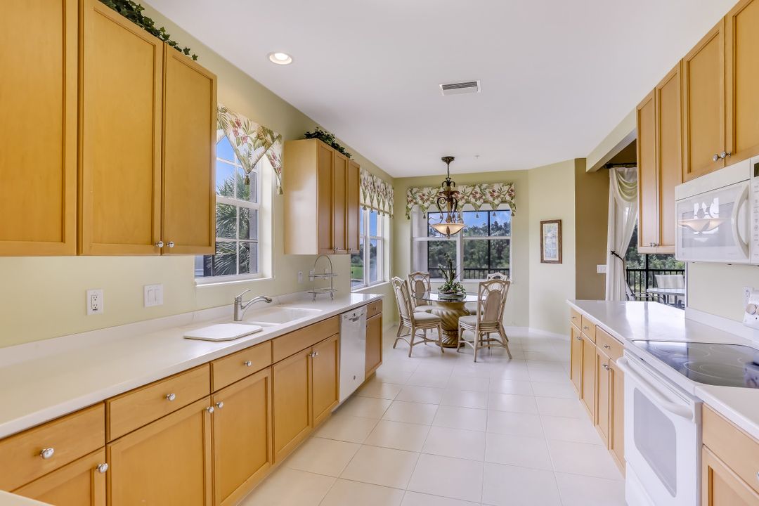 7050 Bay Woods Lake Ct #201, Fort Myers, FL 33908