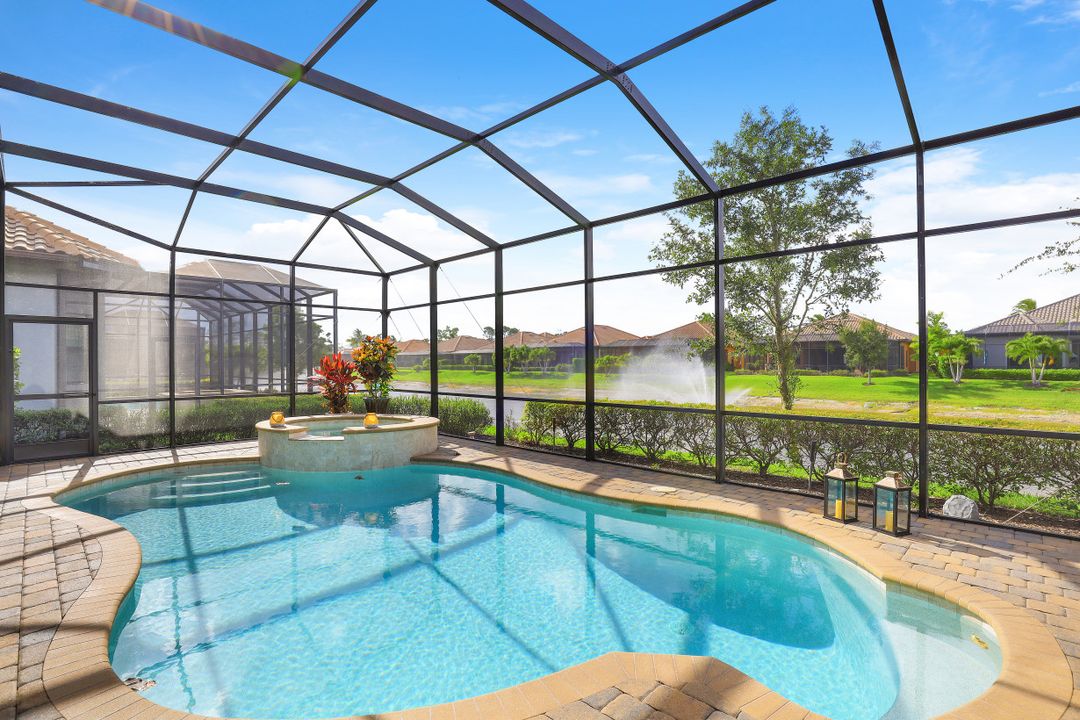 7446 Lantana Cir, Naples, FL 34119