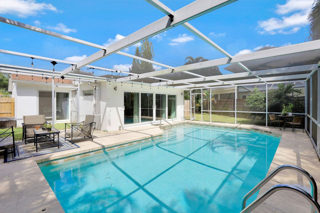 2824 Poinciana St, Naples, FL 34105