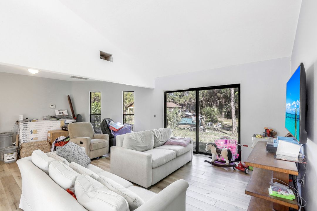 781 11th St SW, Naples, FL 34117