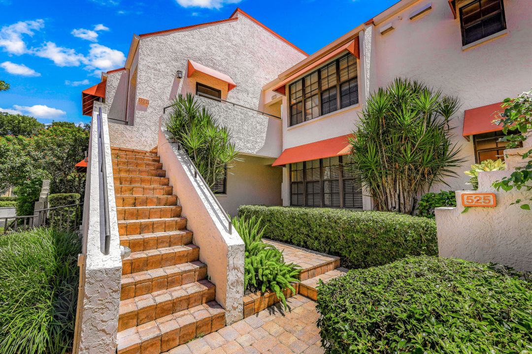 523 Serendipity Dr #523, Naples, FL 34108