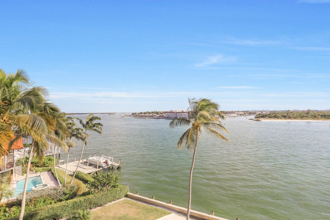 60 W Pelican St #504, Naples, FL 34113