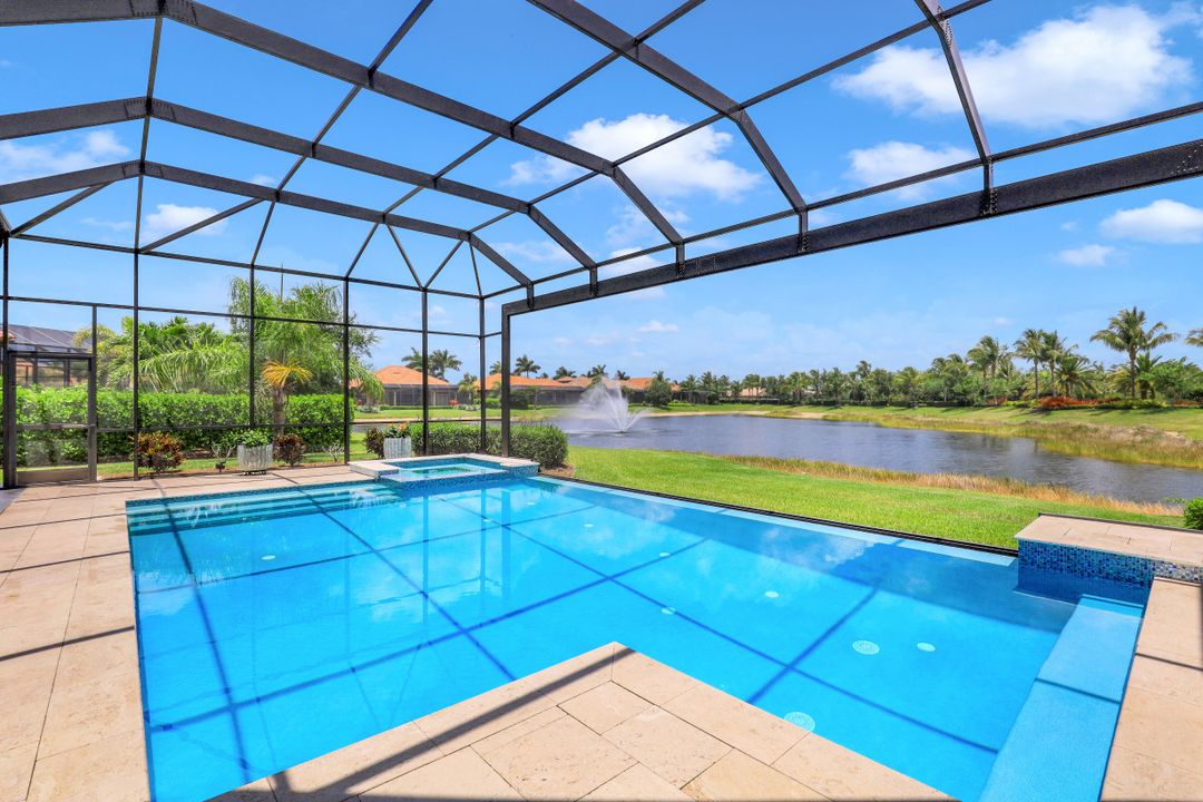 6587 Barbera Ln, Naples, FL 34113