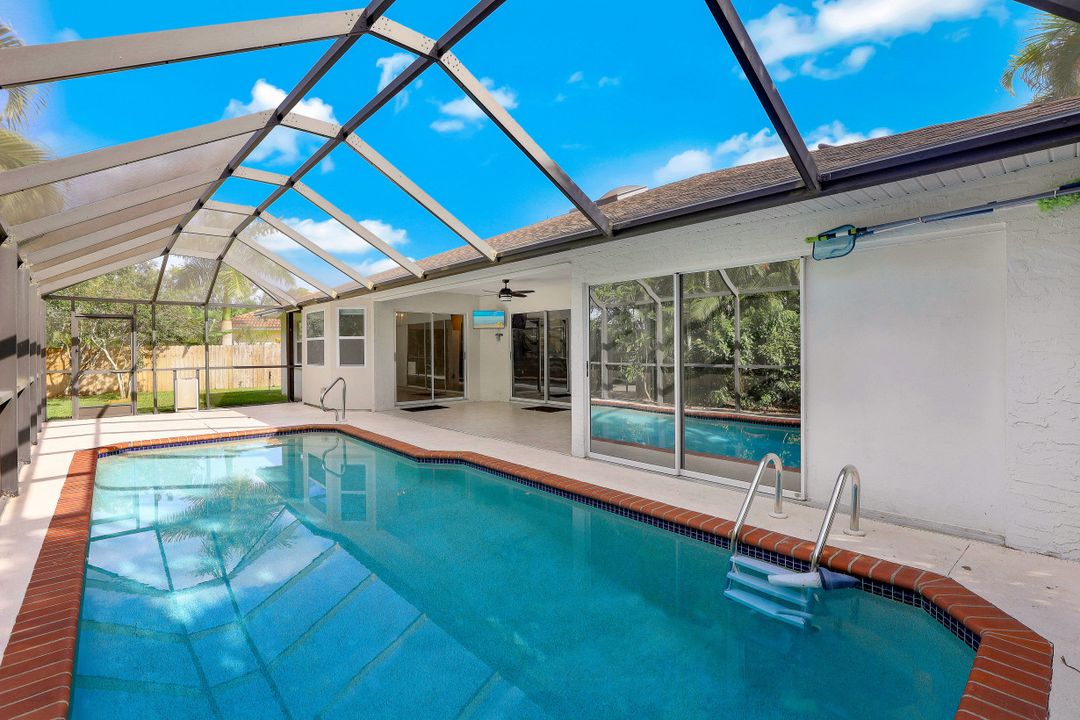 1010 Moon Lake Dr, Naples, FL 34104