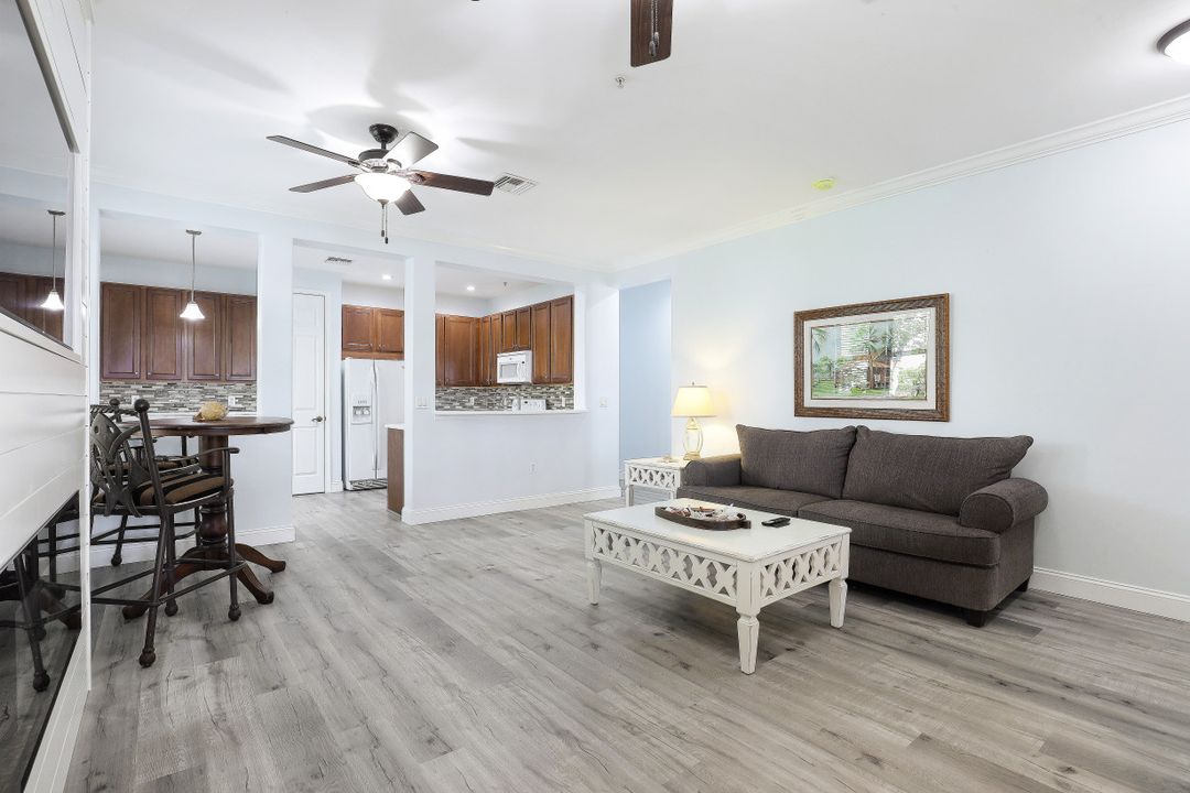 1391 Santiago Cir #902, Naples, FL 34113