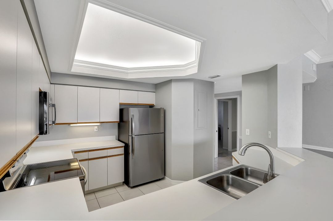 9700 Gulf Shore Dr #202, Naples, FL 34108