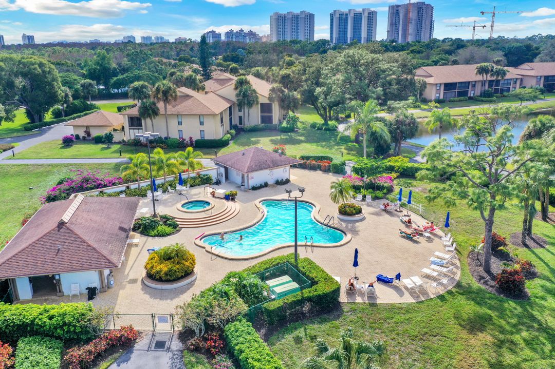 560 Retreat Dr #201, Naples, FL 34110