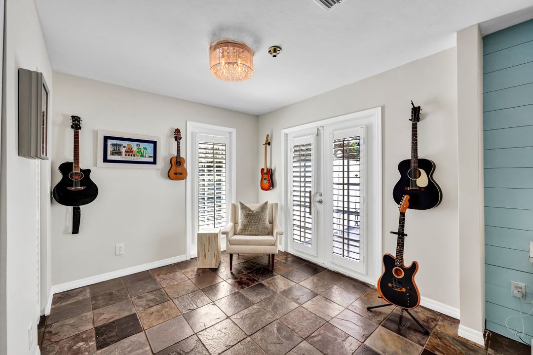 5940 Golden Oaks Ln, Naples, FL 34119