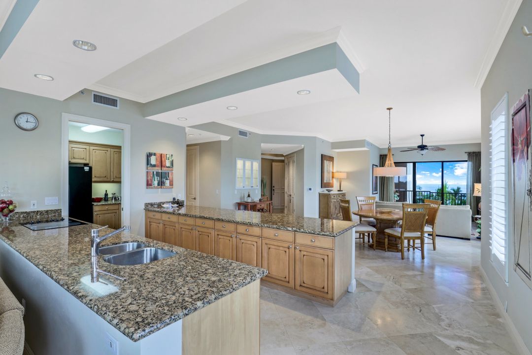 10620 Gulf Shore Dr #401, Naples, FL 34108