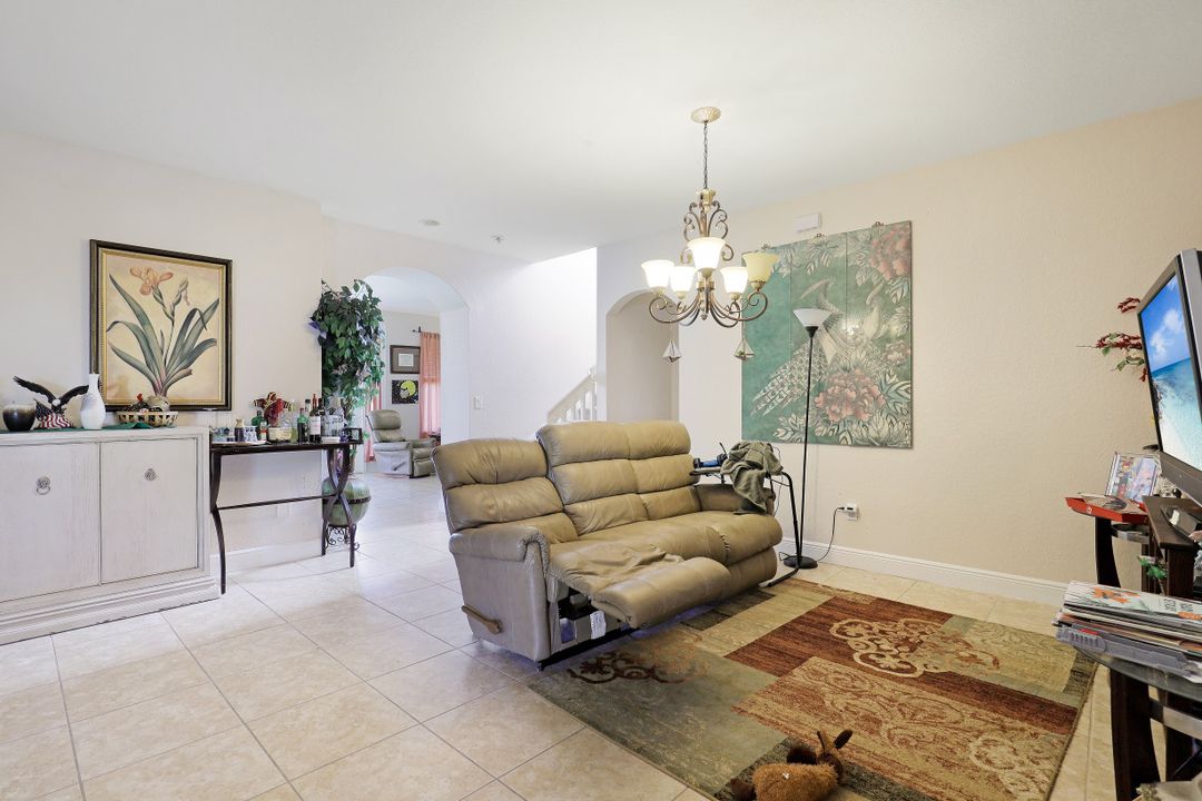 1697 Birdie Dr, Naples, FL 34120
