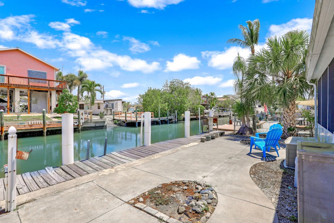 625 Palm Dr, Goodland, FL 34140