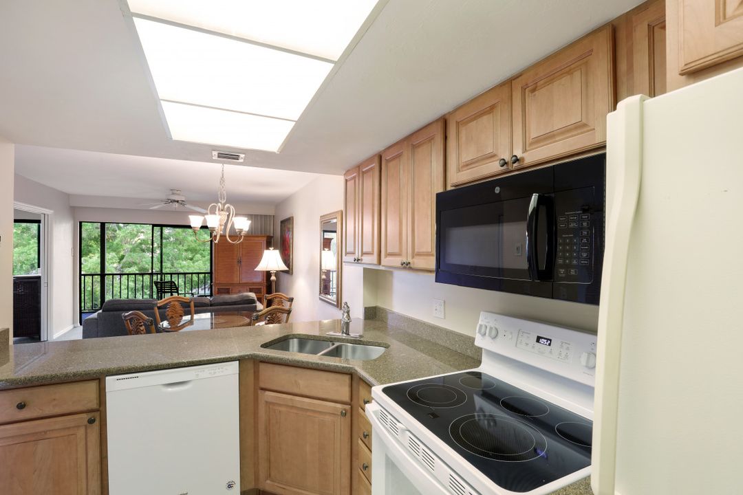 600 Neapolitan Way #346, Naples, FL 34103