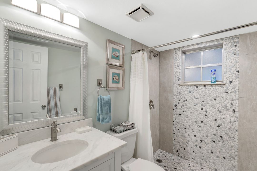 383 Harbour Dr #302, Naples, FL 34103