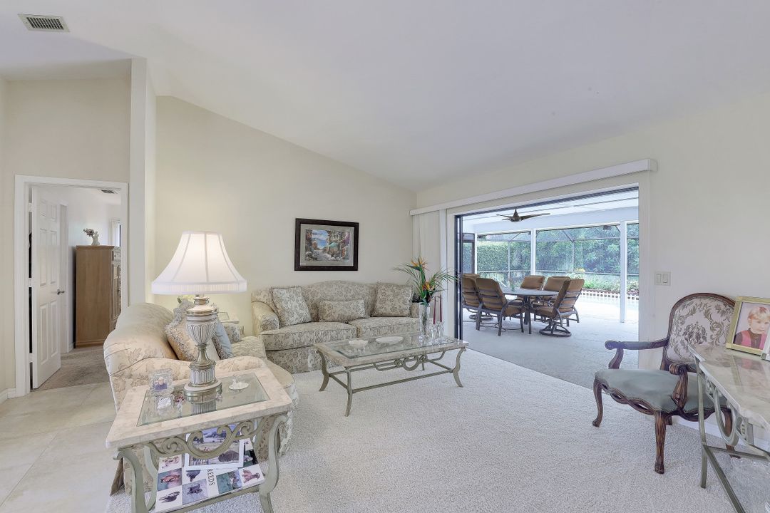 2259 Queens Way, Naples, FL 34112