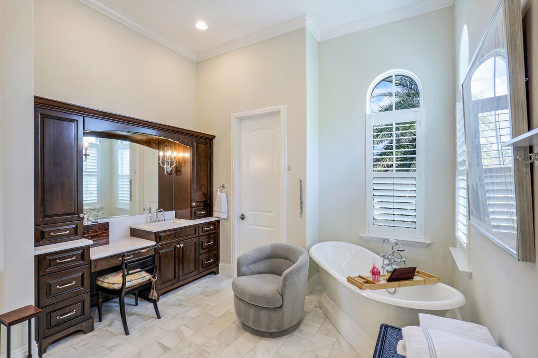 5930 Harborage Dr, Fort Myers, FL 33908