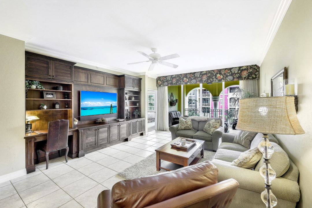 410 Bayfront Pl, Naples, FL 34102