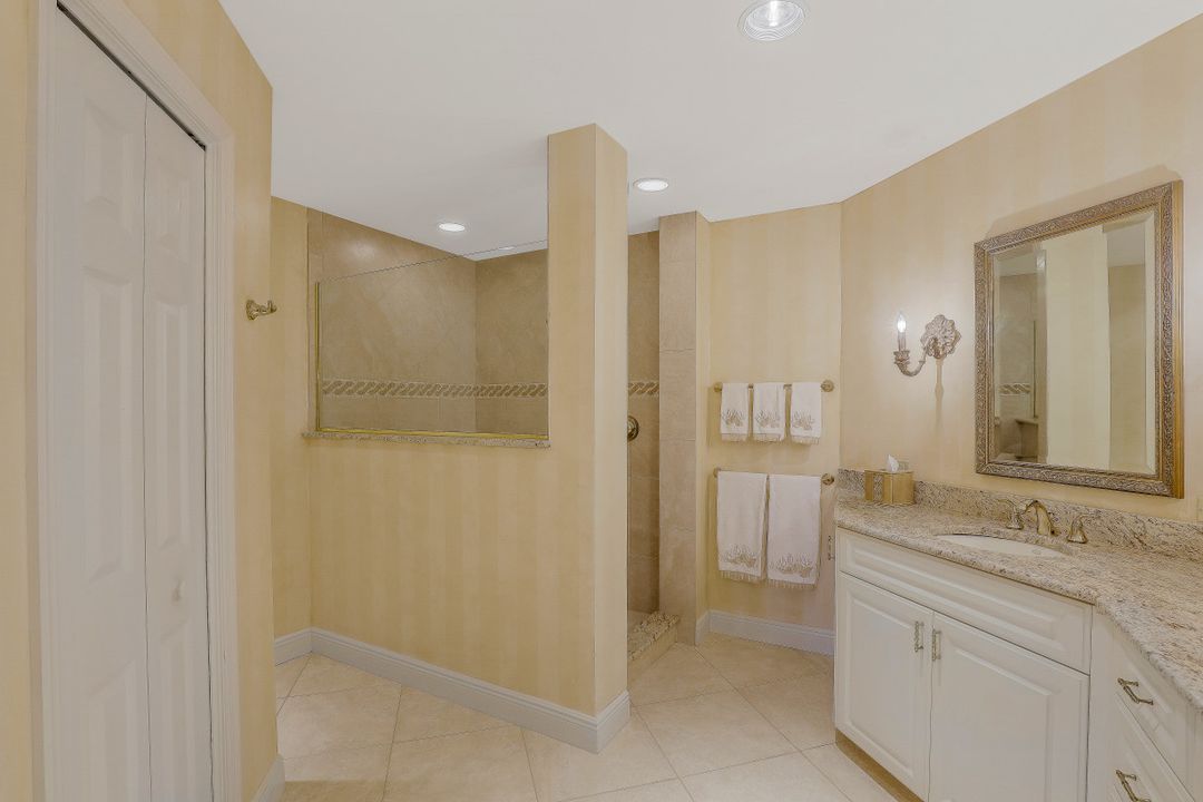 8453 Abbington Cir #821, Naples, FL 34108