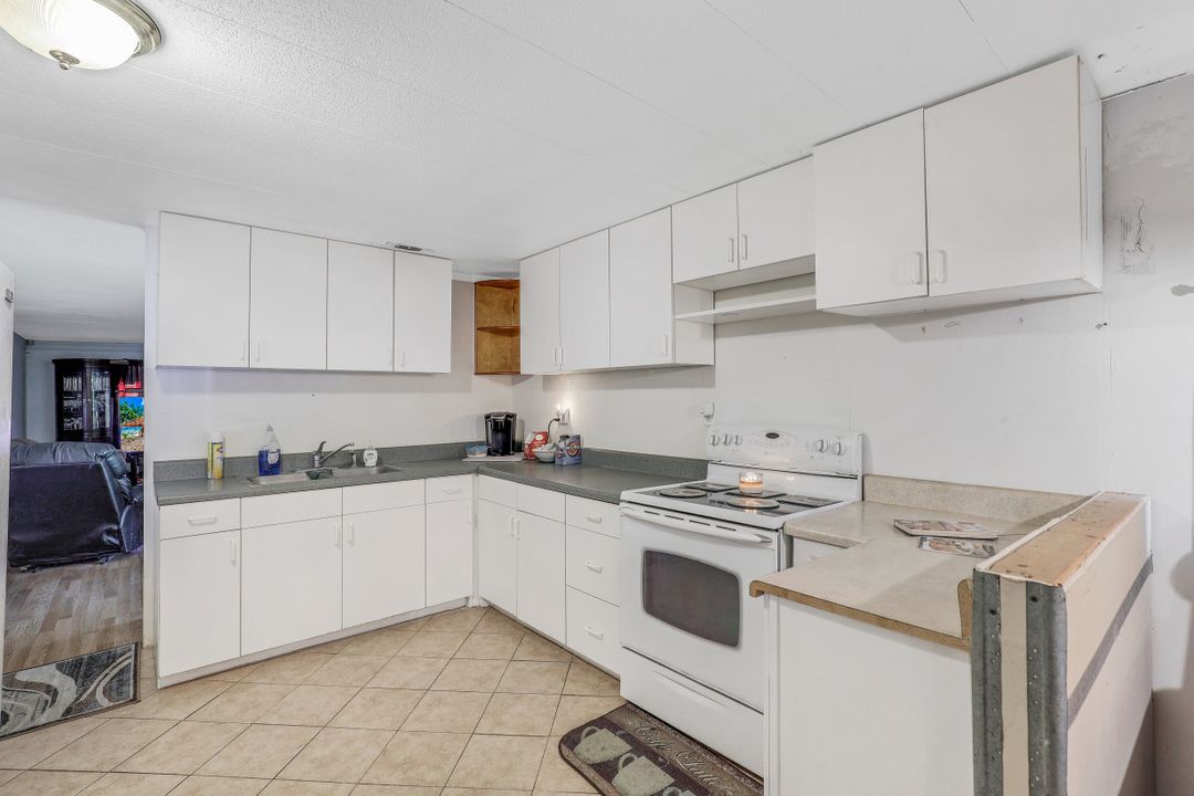 7905 Marx Dr, North Fort Myers, FL 33917