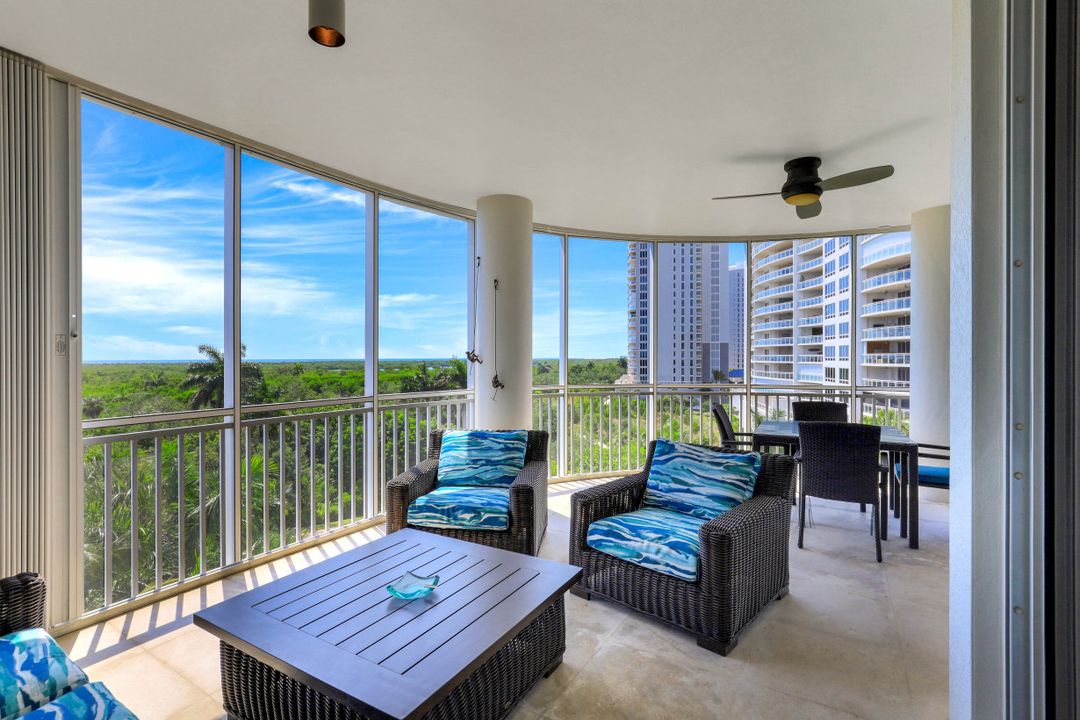 13675 Vanderbilt Dr #610, Naples, FL 34110