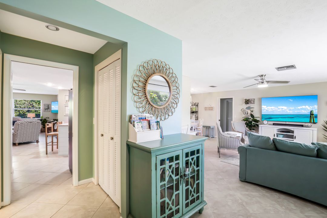 4459 Parrot Ave, Naples, FL 34104