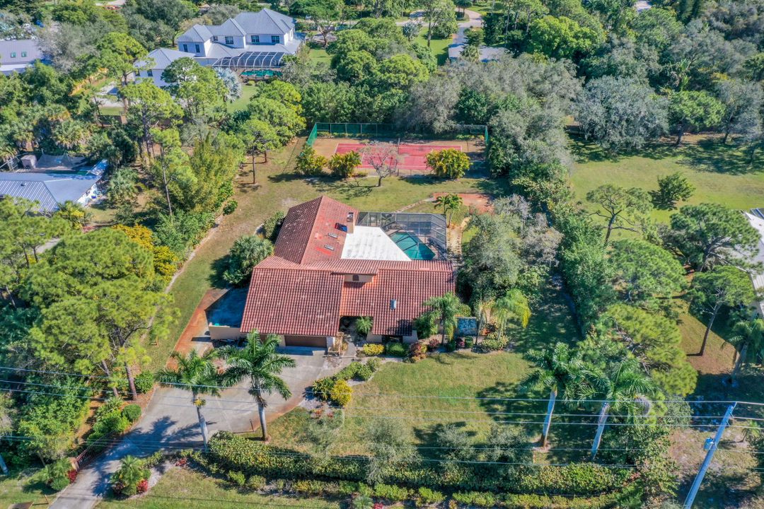 6846 Trail Blvd, Naples, FL 34108