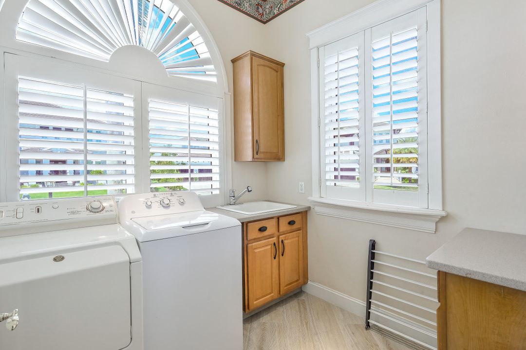 690 Pelican Ct, Marco Island, FL 34145